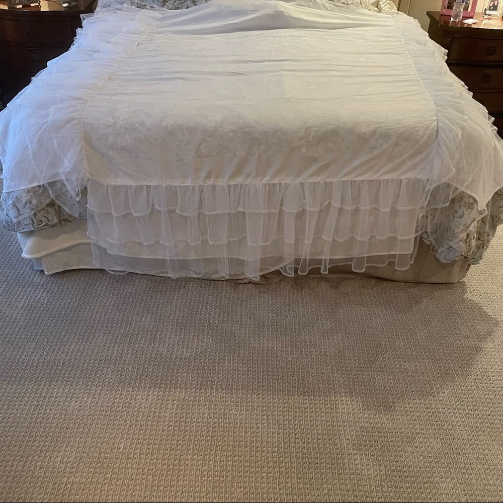 Tadpoles, White, Triple Layer, Tulle Bedskirt. (Full size bed). 16-1/2” drop - Picture 3 of 8